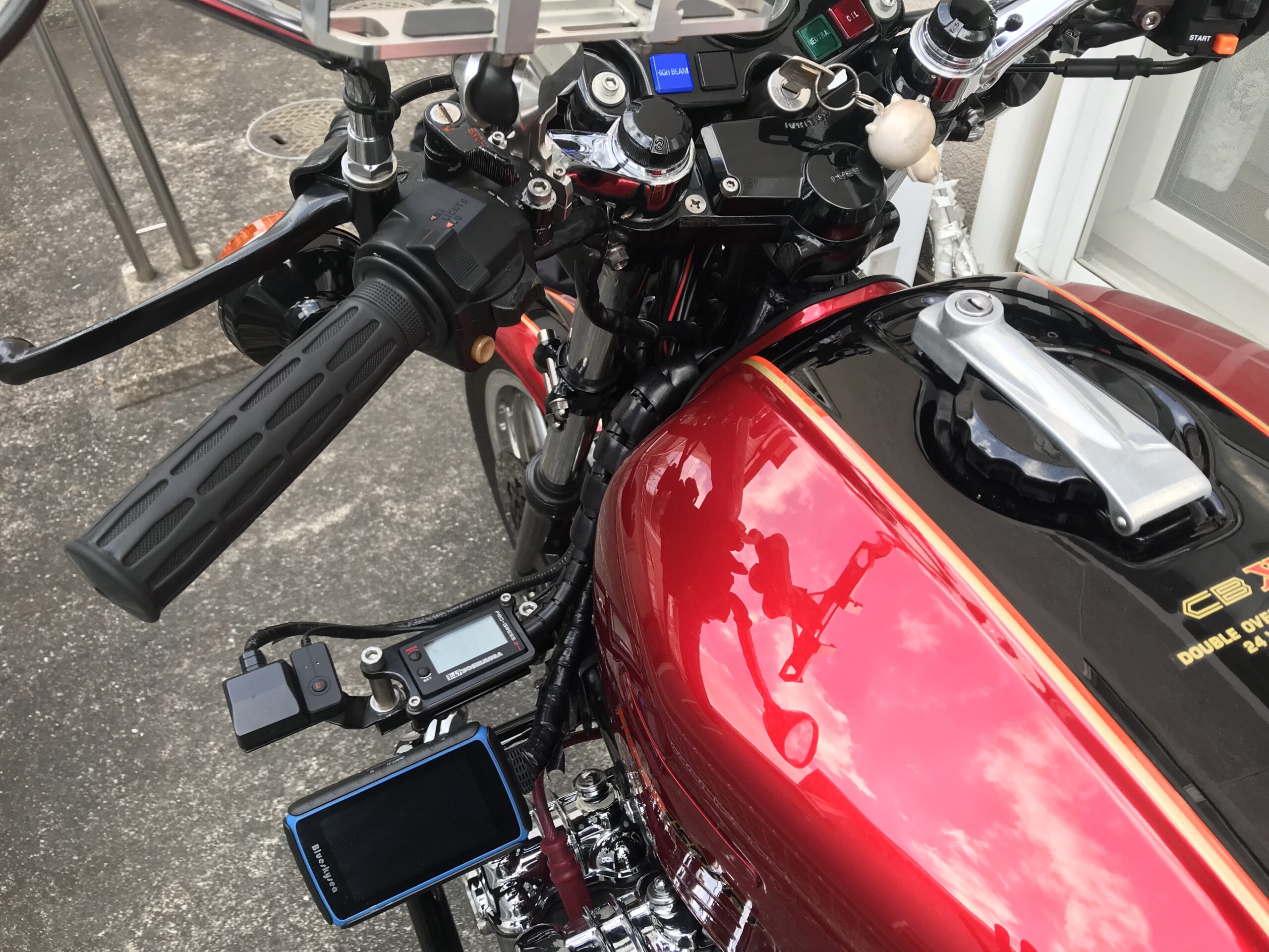 ヨシムラテンプメータープログレス2油温計の外気温を測定 | CBX1000-ららら