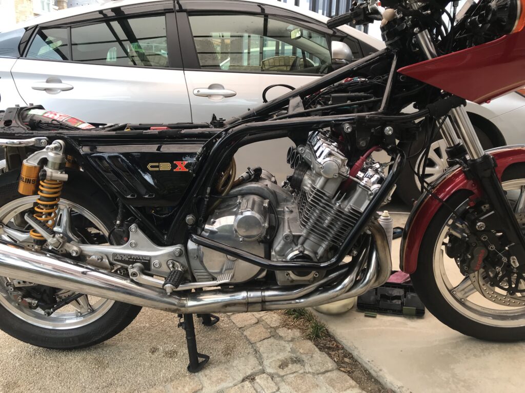 CBX1000-スケルトン真横