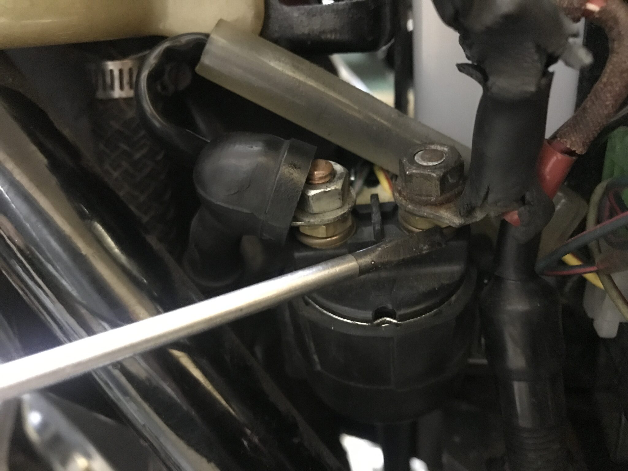 レンタルピットでの作業23/04/06スターターリレー故障からの交換 CBX1000ららら レンタルピットでの作業23/04/06スターターリレー故障からの交換 CBX1000ららら